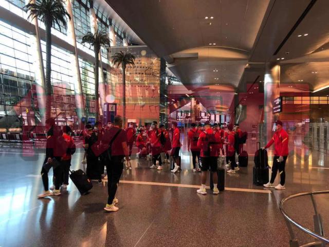 开云体育官网-国足抵达多哈快速出关 降低风险到酒店后核酸检测