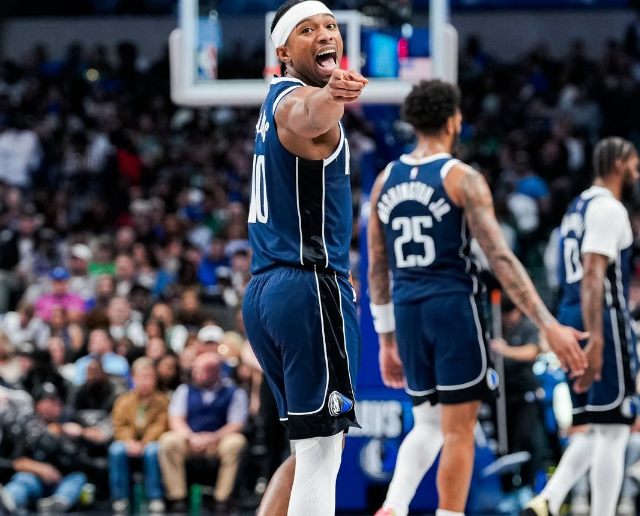 开云-独行侠双杀步行者终结10连败 西卡复出30+8米神25+7+7